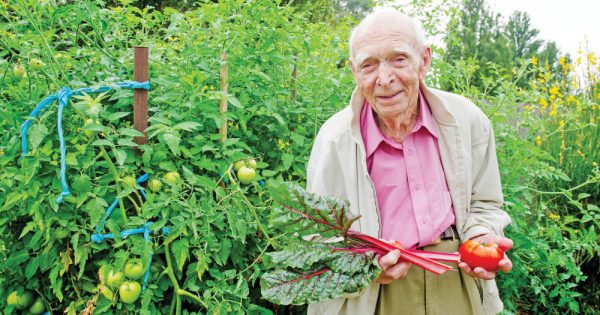 Live life like Les: Why all Aussies could learn from humble hero