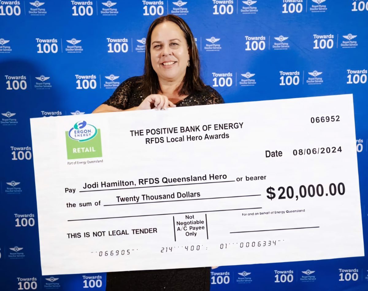 Jodi Hamilton with $20,000 cheque
