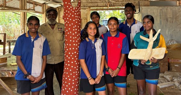 WCC Aurukun excursion connects two generations of artists