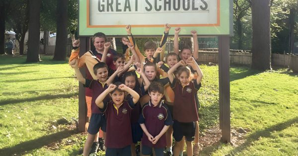 Community rallies around bus fundraiser for Lakeland students