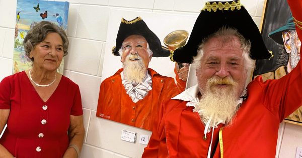 `Robbo’ brings Hazel’s painting to life at Cooktown Archies